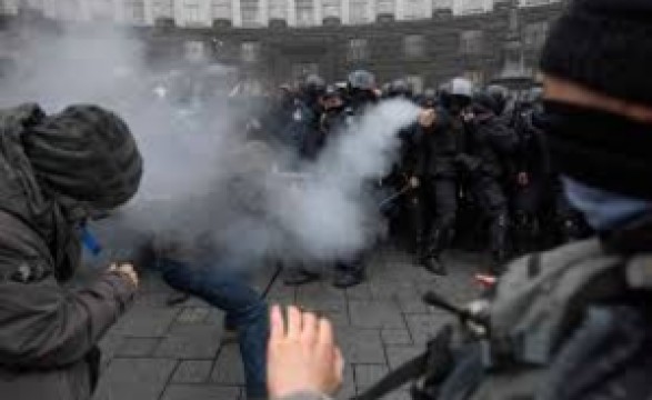 Manifestação em Kiev acaba mal após intervenção da polícia