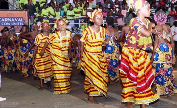 Público com fraca aderência no desfile da classe B do carnaval