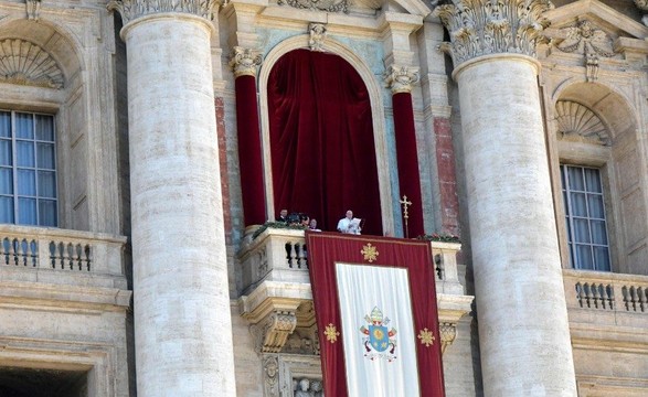 Redescobrir neste Natal os laços de fraternidade que nos unem, Papa na mensagem Urbi et Orbi