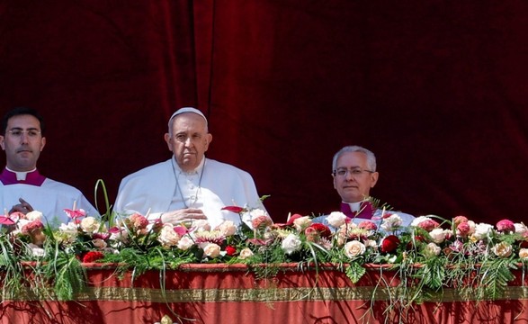 Papa pede acção da comunidade internacional para travar guerra na Ucrânia