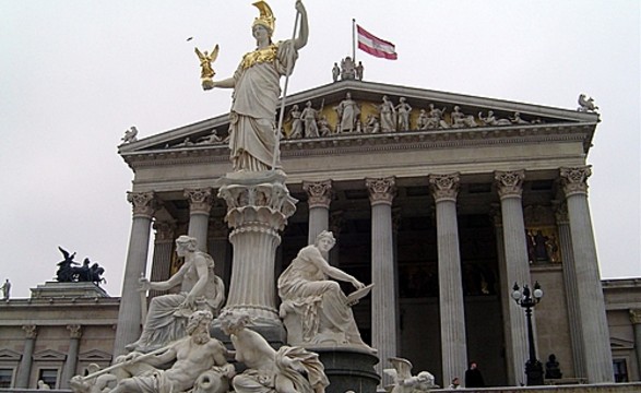 Após escândalo, Áustria busca reduzir risco nas finanças públicas