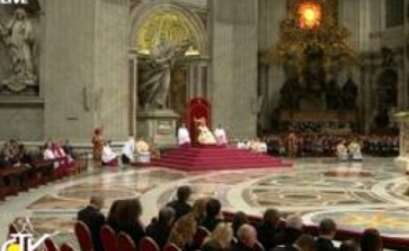 Bento XVI despede-se do ano pedindo mais espaço para boas notícias