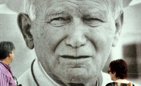 Canonização de João Paulo II à distância da assinatura de Francisco