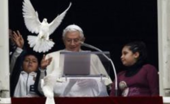 Bento XVI: Mensagem para o Dia Mundial da Paz critica crescimento económico à custa da «função social» do Estado