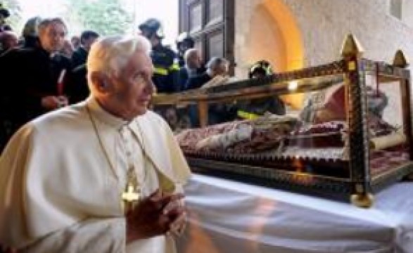 Igreja escolhe Papa com predecessor vivo pela 10ª vez na história