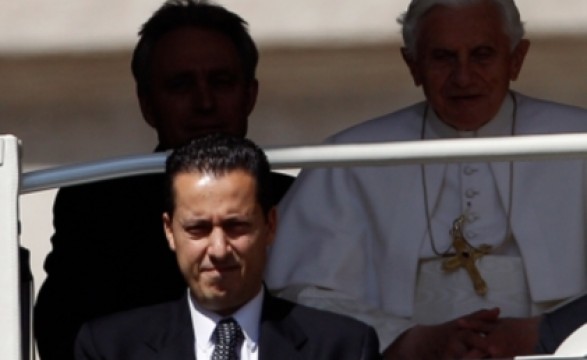 Ex-mordomo do Papa condenado a 18 meses de prisão por furto