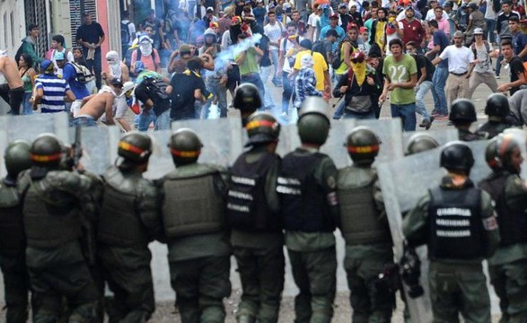 Mais de 400 pessoas foram detidas na Venezuela após manifestação contra o governo