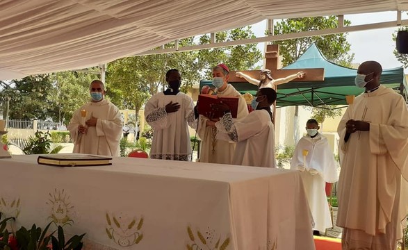 Festa do Consagrado Núncio reza em Viana