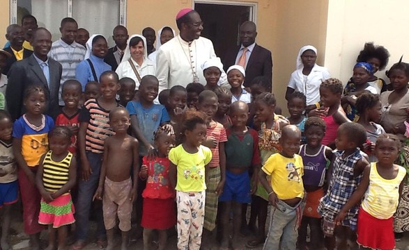 “Os missionários não se devem acomodar a vida boa das cidades” palavras de Dom Imbamba 