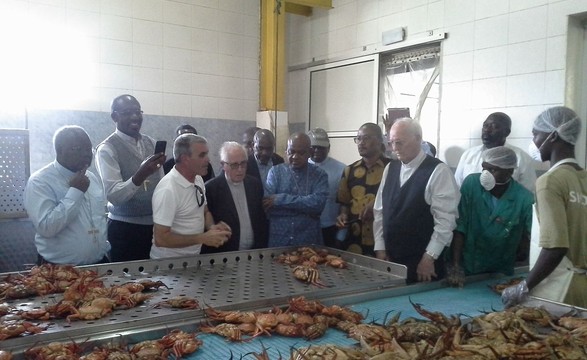 Bispos da CEAST constatam realidade da Industria Pesqueira no Namibe 