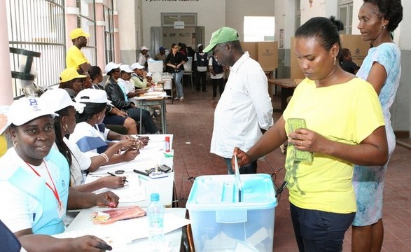 Já se vota em Angola 