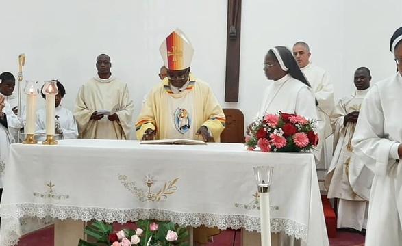 Três momentos de fé marcaram a vida da igreja em Viana na festa da epifania do senhor.