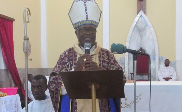 Pentecostes é renovação de compromisso, afirma Dom Zacarias