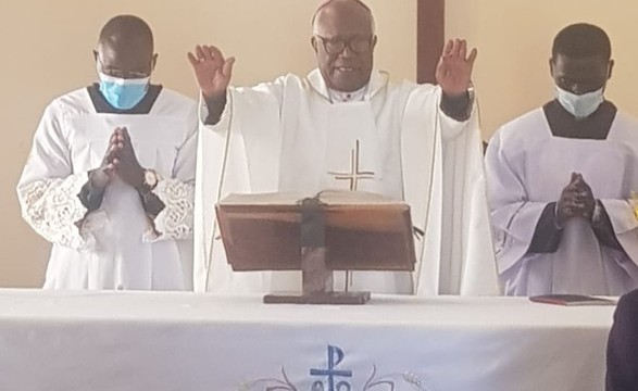 Arcebispo Emérito do Lubango pede oração dos cristãos para a conclusão do processo eleitoral
