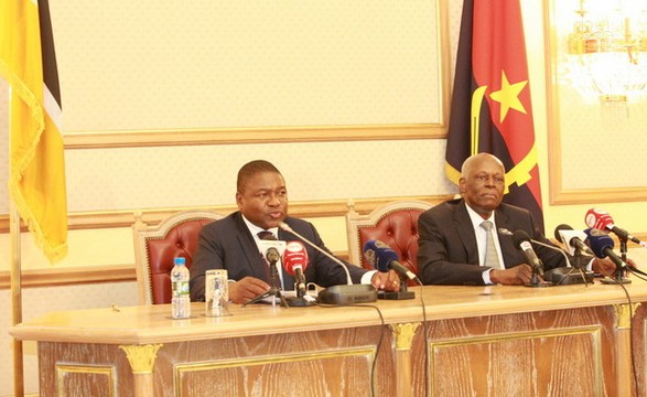 Reforço da cooperação Angola/Moçambique dominou encontro entre dos Santos e Nyusi