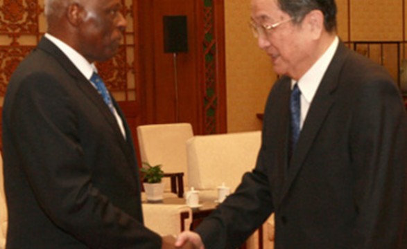 Papel pacificador de José Eduardo dos Santos ressaltado no encontro com Yu Zhengsheng