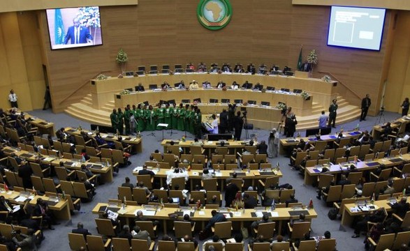 União Africana pede levantamento de sanções ao Zimbabué