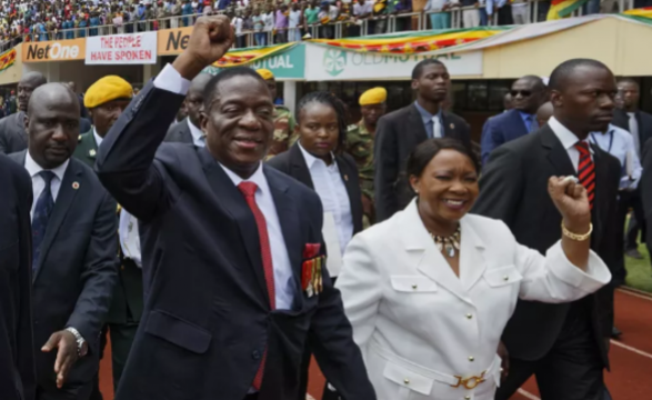 Mnangagwa assume presidência interina do Zimbabué