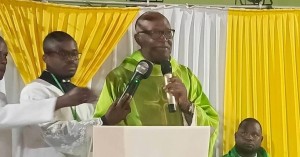Simpósio 50 anos da Diocese do Sumbe-Dom Zacarias Kamuenhu Arcebispo do Lubango da o seu testemunho
