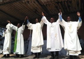 Três novos servidores a messe do senhor para o Sumbe