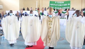 Na festa de Cristo Rei Lwena ganha 3 sacerdotes