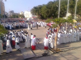 Arquidiocese realiza procissão com presença do Arcebispo e seus auxiliares