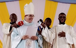 ” Me sinto pequeno  frente este ministério de ser sucessor dos apóstolos” diz Dom Lasarte