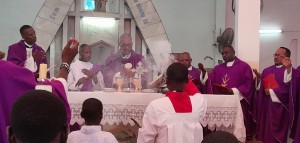 Dom Maurício, alerta sacerdotes e políticos a serem verdadeiros servidores