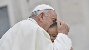 Papa pede fim do insulto e palavrões contra os pais 