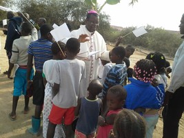 Em mais um ano de episcopado Dom Dionísio visita comunidade de Lucira