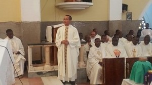 Sacerdote Vietnamita apresentado a comunidade 