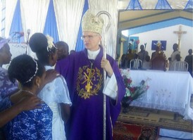 Núncio apostólico crisma mais de 140 fiéis na comunidade da Precol