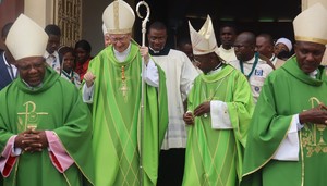 Secretário de Estado do Vaticano despede-se numa missa com religiosos e religiosas