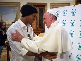 Papa Francisco convida futebolistas para uma partida em favor da paz