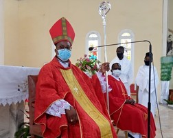 Bispo de Caxito alerta angolanos a estarem atentos às propostas de governação