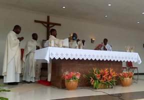No Domingo do Bom Pastor Bispo de Viana reza com vocacionados