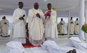 Mais três diáconos ordenados sacerdotes em Benguela