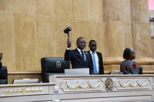 Novo líder do parlamento angolano defende instituições fortes e fiscalização do Executivo