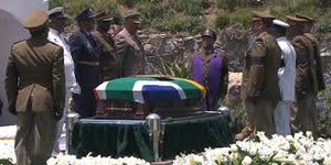 Mandela enterrado hoje com honras militares