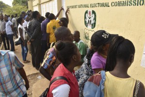 Na Nigéria Comissão eleitoral adia eleições e causa onda de indignação