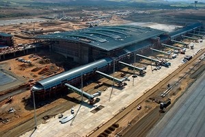 2017 Começa a funcionar novo Aeroporto