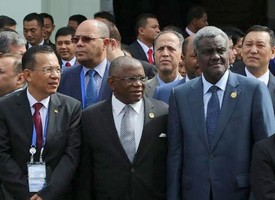 Líderes de África e Ásia rendem tributo aos 