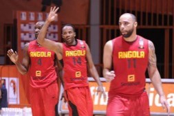 Afrobasket Angola nas meias finais defronta os donos da casa.