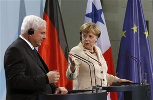 Líder do Panamá diz a Merkel que país quer adotar euro