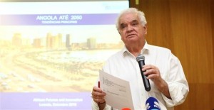 Na abertura do fórum económico professor Alves da Rocha lamenta que o país não tenha conseguido criar as bases para o crescimento económico