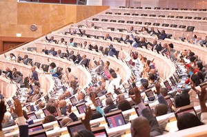 Parlamento angolano retira o título de emérito para os ex- presidentes