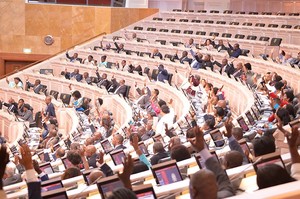 Parlamento angolano retira o título de emérito para os ex- presidentes