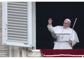 Partilhemos a luz da fé que recebemos - Papa no Angelus 