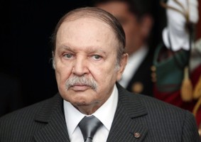 Presidente da Argélia internado em Paris devido a mini-AVC