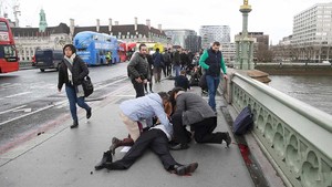 Dois mortos, autoridades suspeitam de ataque terrorista em Londres 